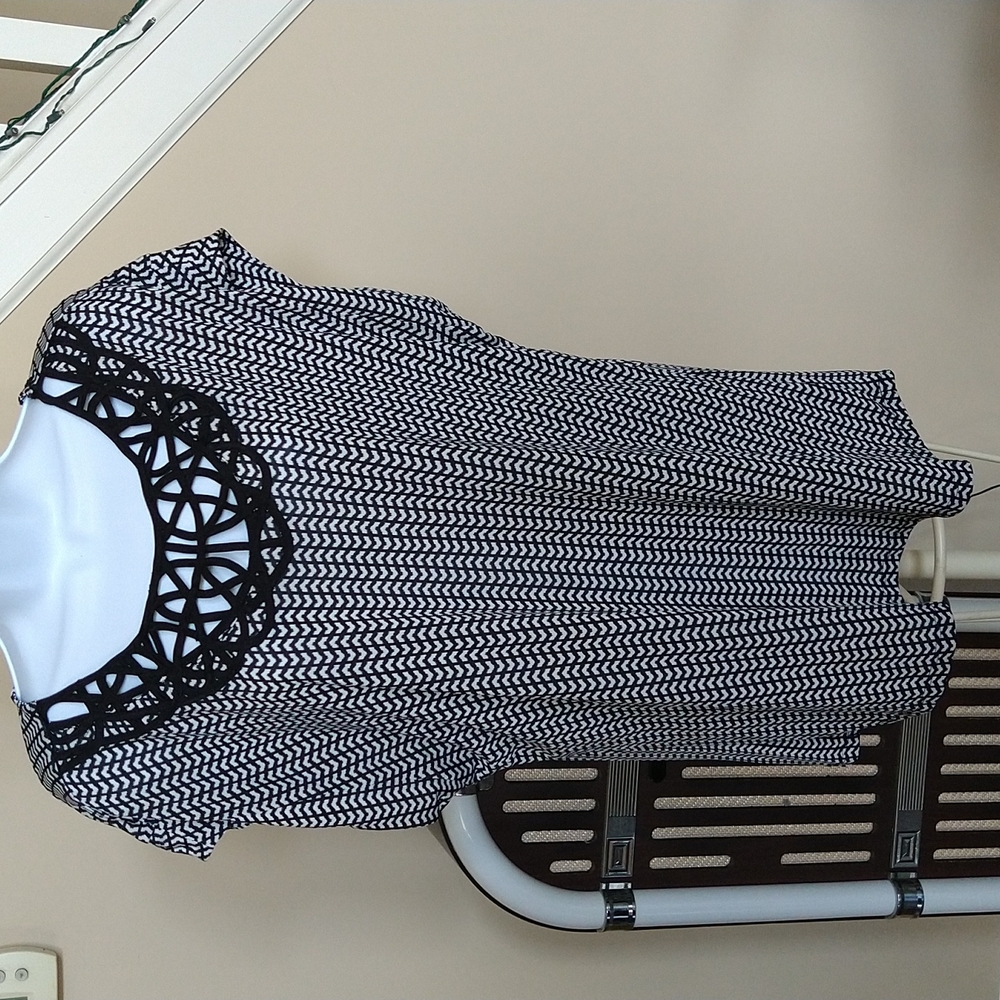 Roz & Ali Cap Sleeve Black and White Blouse in Sz XL